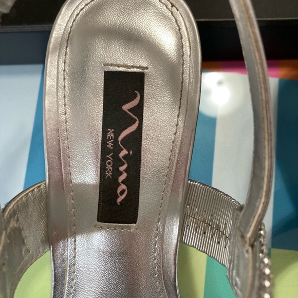 Nina women’s silver sandal. Size 5 1/2 - Picture 7 of 12